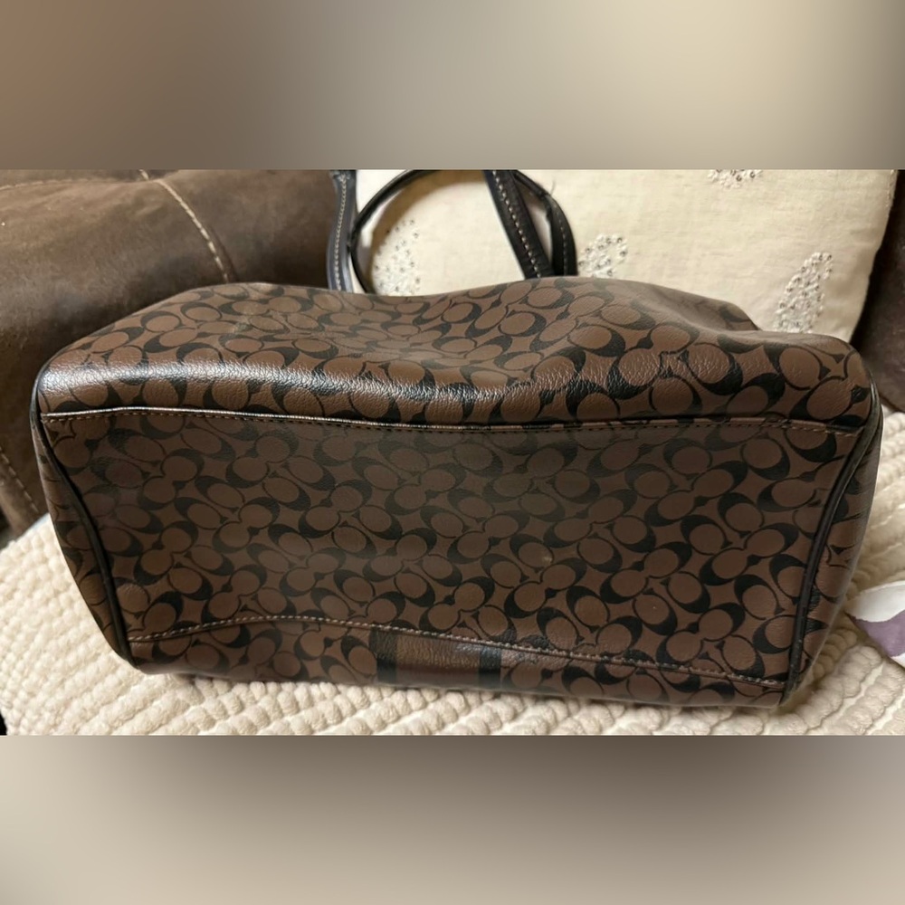 Coach Brown Signature Pattern Handbag - Picture 5 of 7